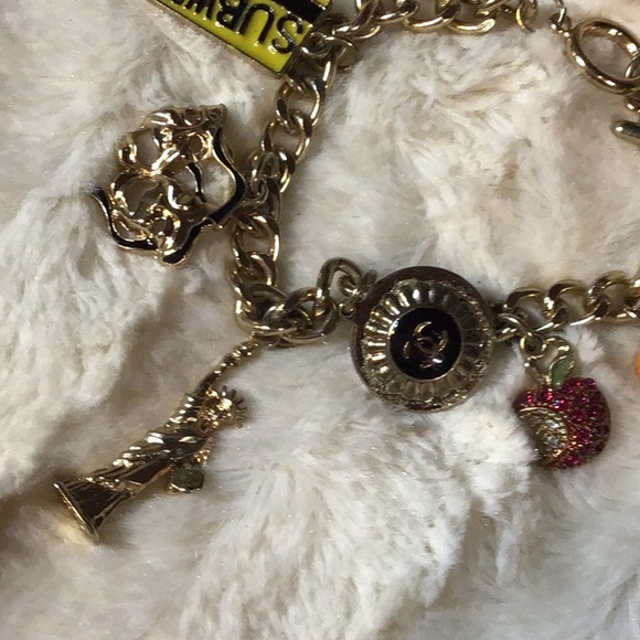 New York City  Charm Bracelet - Picture 3 of 6